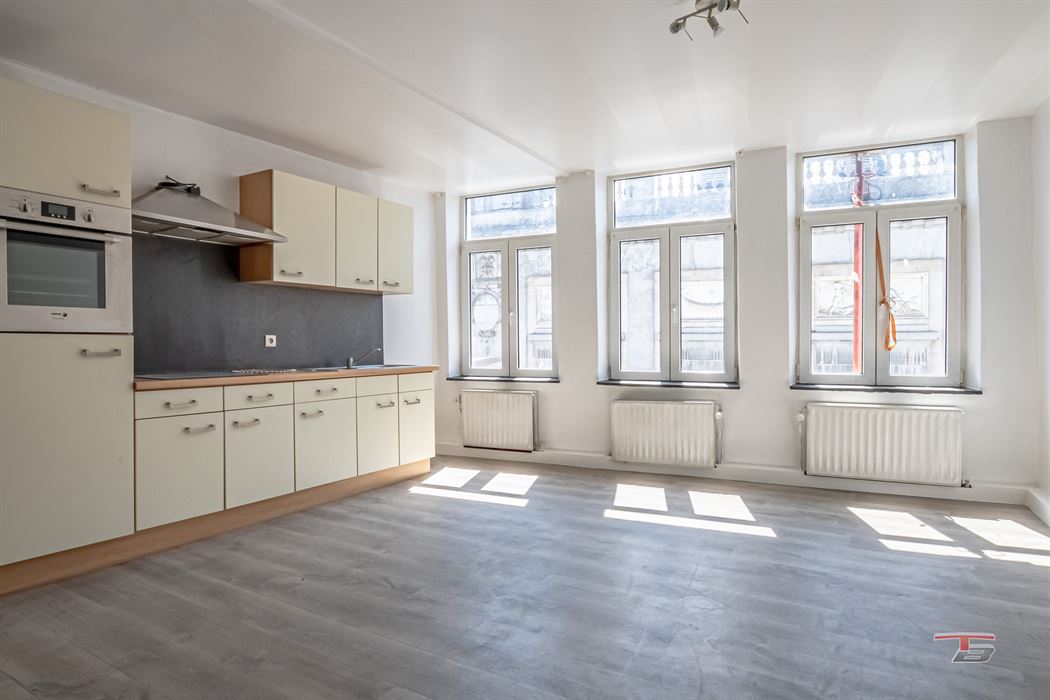 Immeuble de rapport mixte (commerce+ 2 apparts) situé au centre-ville.