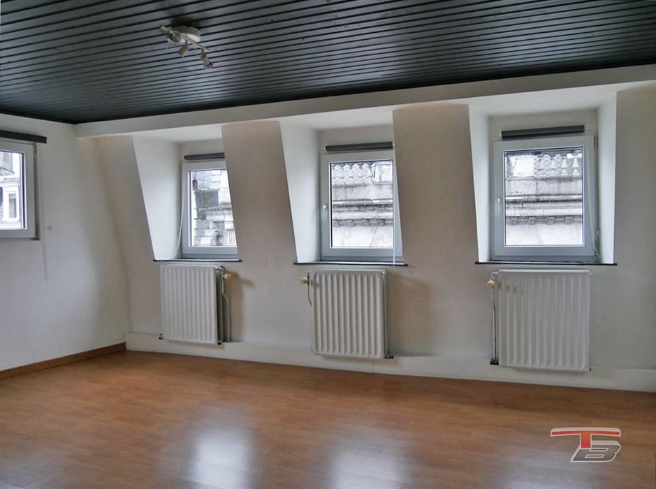 Immeuble de rapport mixte (commerce+ 2 apparts) situé au centre-ville.