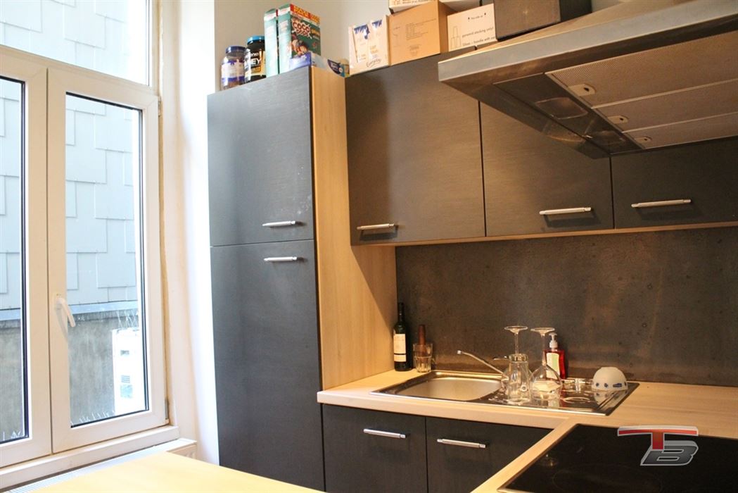 Immeuble de rapport mixte (commerce+ 2 apparts) situé au centre-ville.