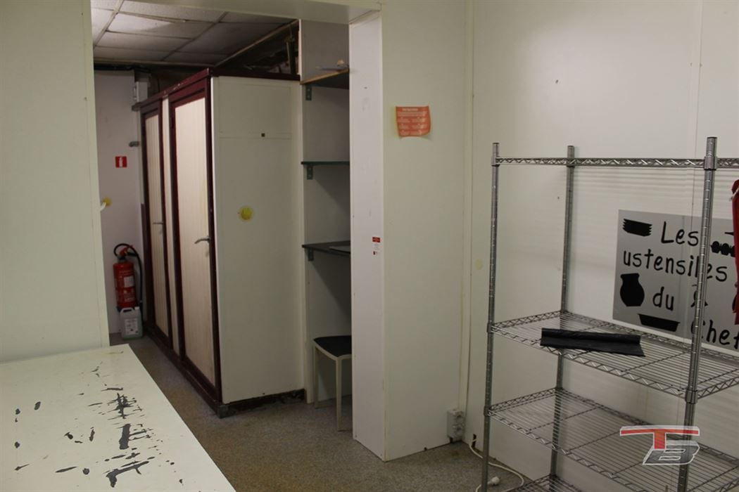 Immeuble de rapport mixte (commerce+ 2 apparts) situé au centre-ville.