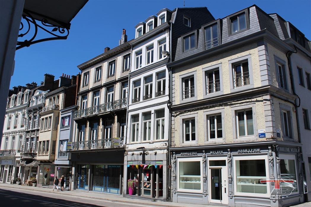 Immeuble de rapport mixte (commerce+ 2 apparts) situé au centre-ville.
