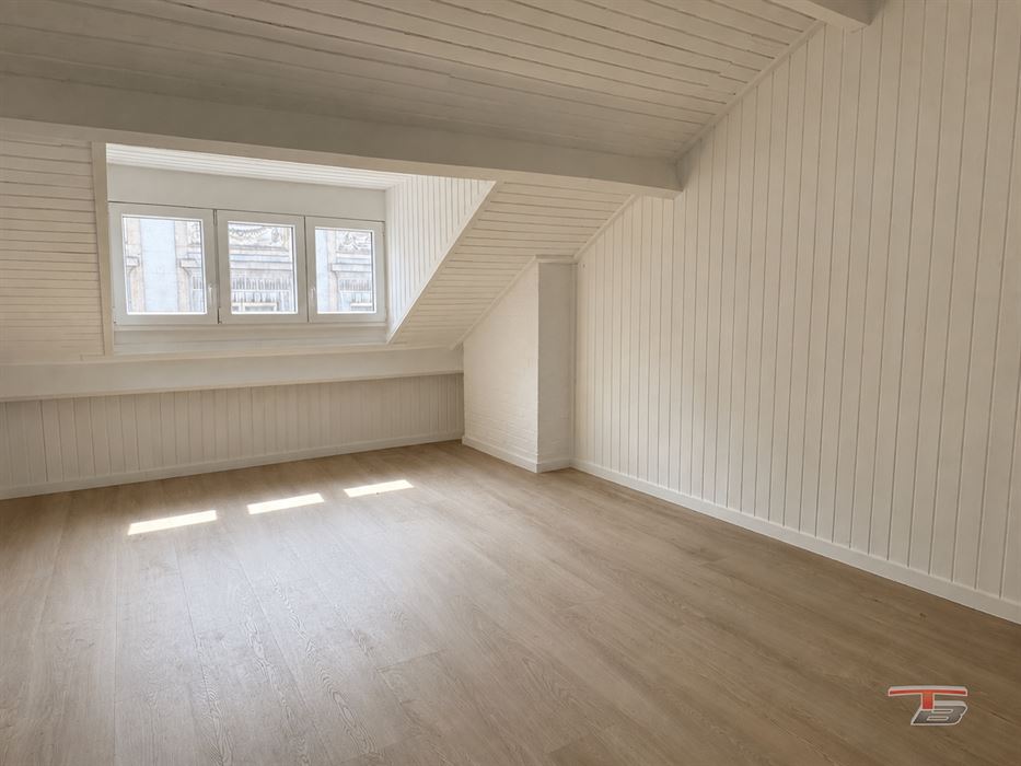 Maison de commerce avec surface commerciale sur l'avenue principale