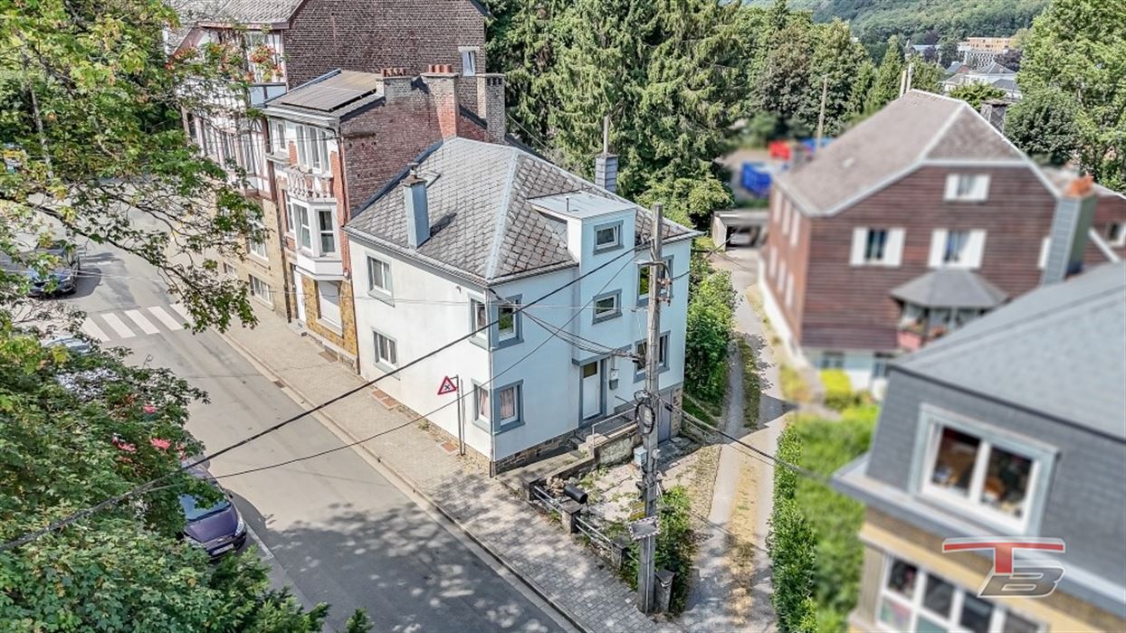 Immeuble de rapport de 2 appartements avec garage et jardinet
