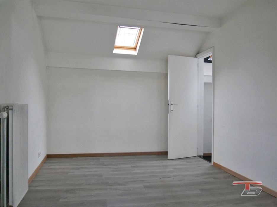 Immeuble de rapport mixte (commerce+ 2 apparts) situé au centre-ville.