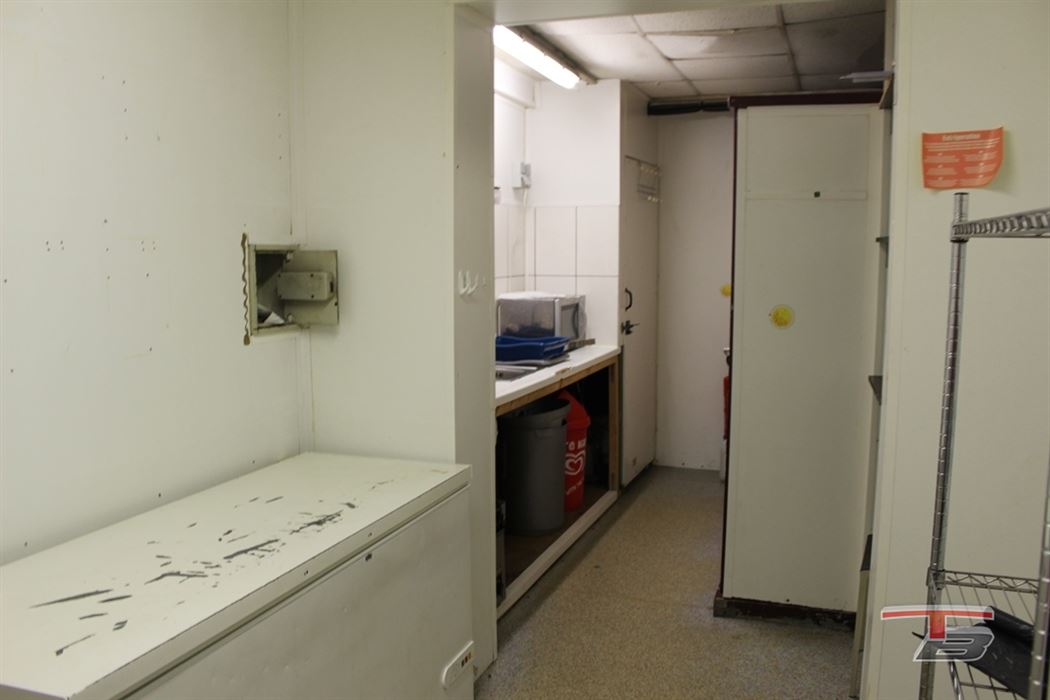 Immeuble de rapport mixte (commerce+ 2 apparts) situé au centre-ville.