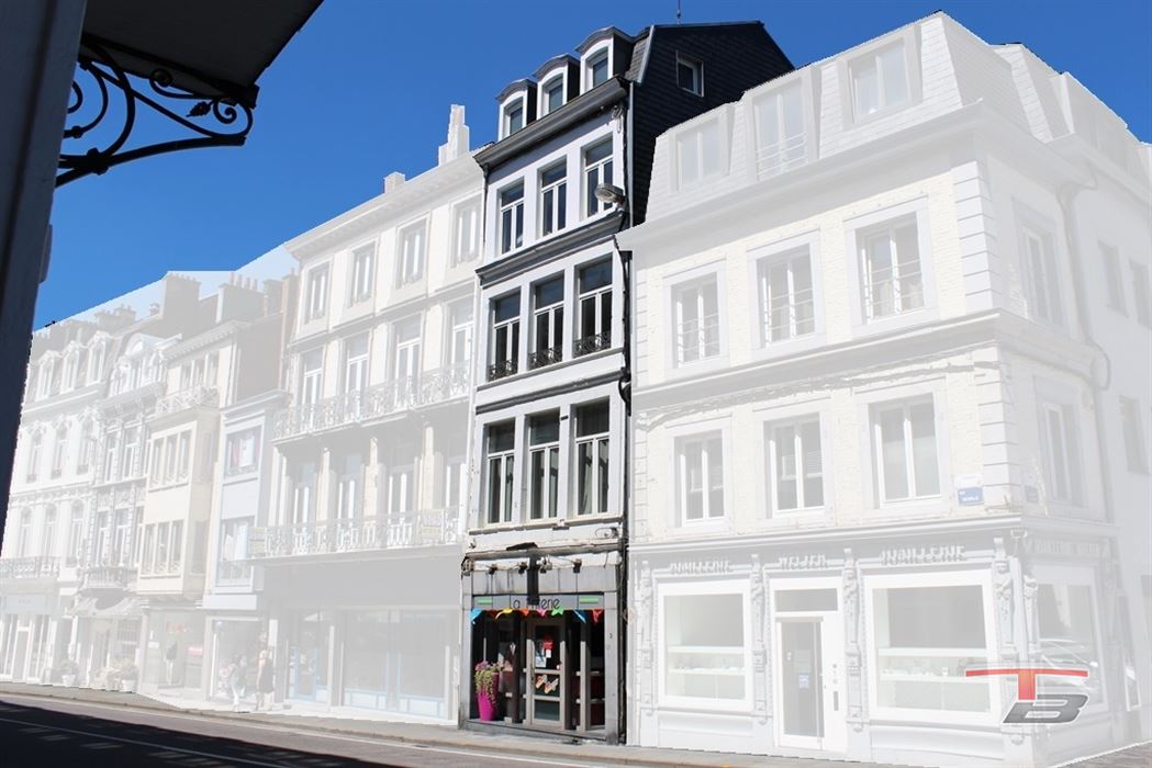 Immeuble de rapport mixte (commerce+ 2 apparts) situé au centre-ville.