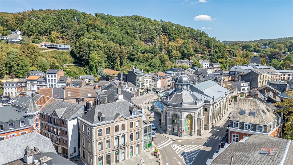 Immeuble de rapport mixte (commerce+ 2 apparts) situé au centre-ville.
