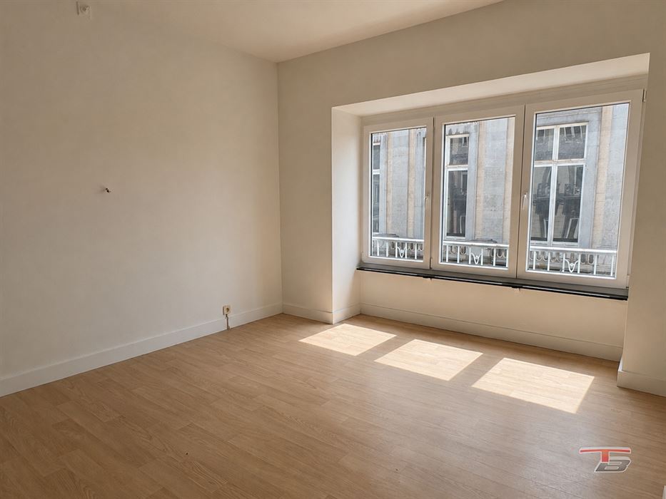 Maison de commerce avec surface commerciale sur l'avenue principale