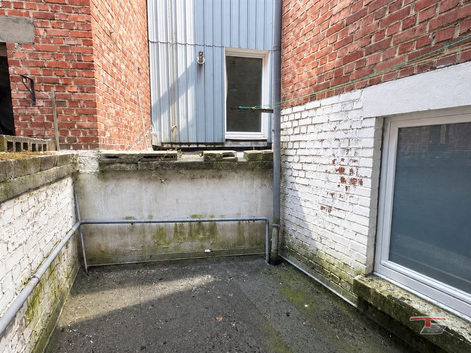 Maison de commerce avec surface commerciale sur l'avenue principale