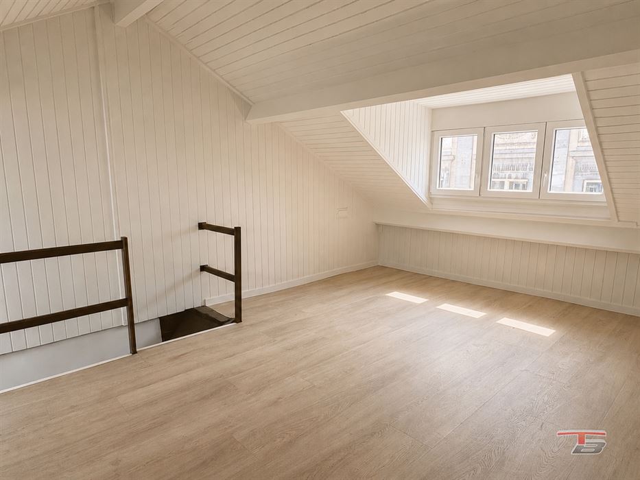 Maison de commerce avec surface commerciale sur l'avenue principale