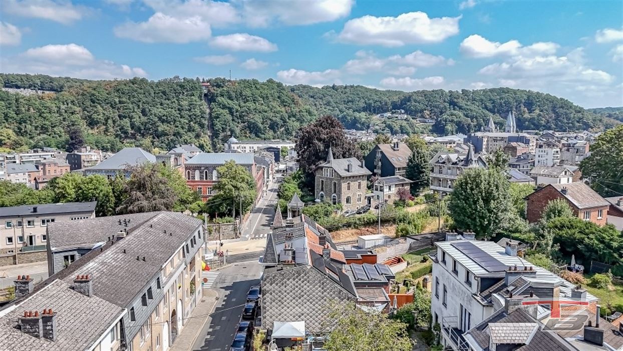 Immeuble de rapport de 2 appartements avec garage et jardinet