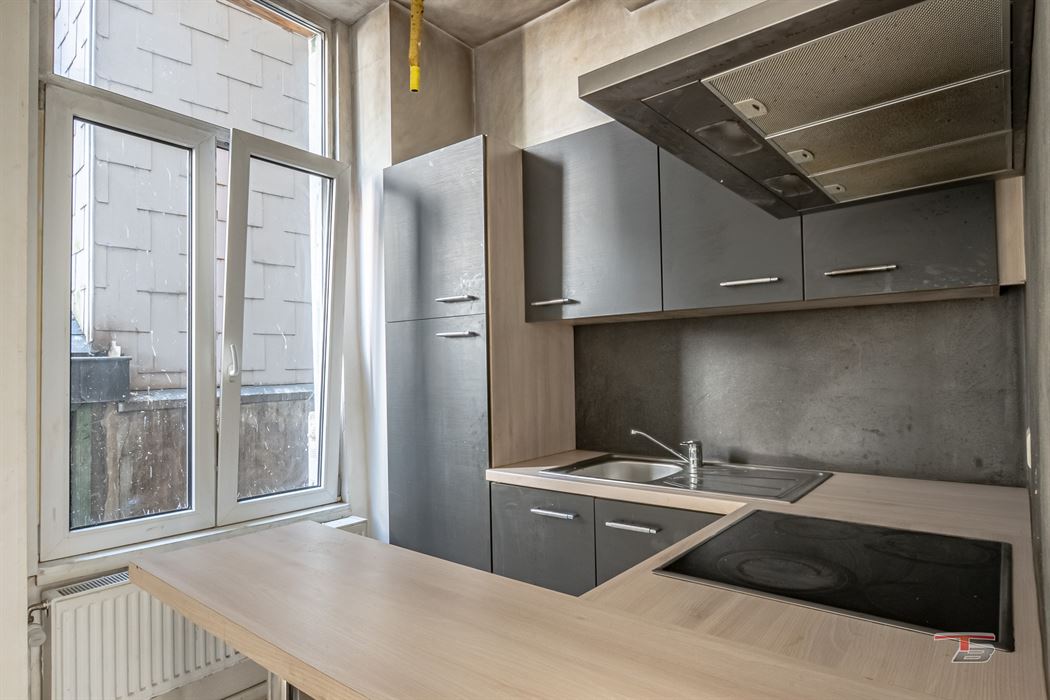 Immeuble de rapport mixte (commerce+ 2 apparts) situé au centre-ville.