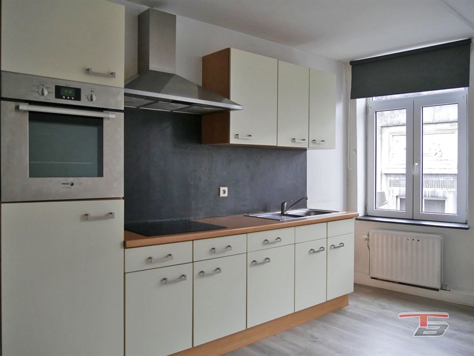 Immeuble de rapport mixte (commerce+ 2 apparts) situé au centre-ville.