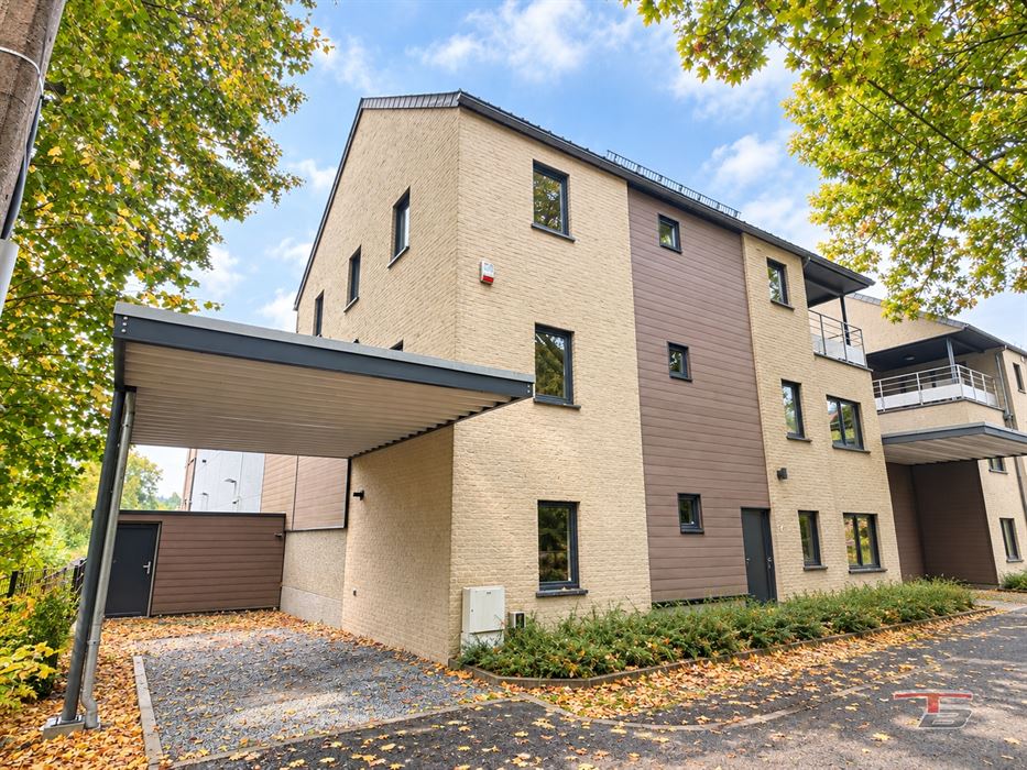 Maison 4 chambres avec terrasse et parkings proche du centre
