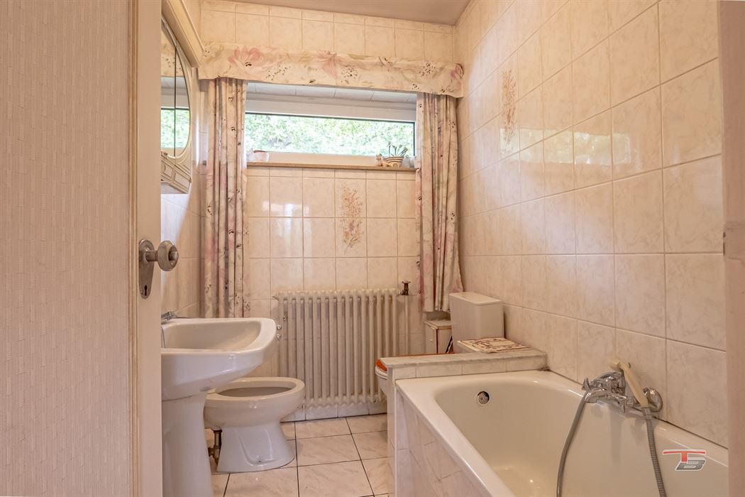 Bungalow une chambre sur terrain de 610 m² situé à Embourg