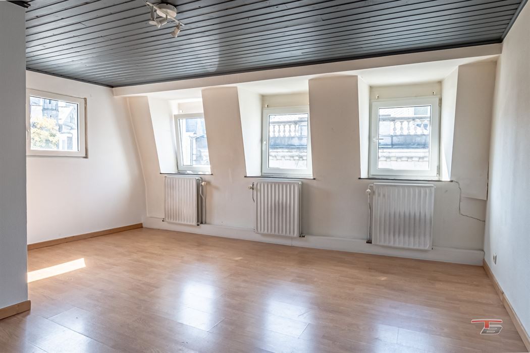 Immeuble de rapport mixte (commerce+ 2 apparts) situé au centre-ville.