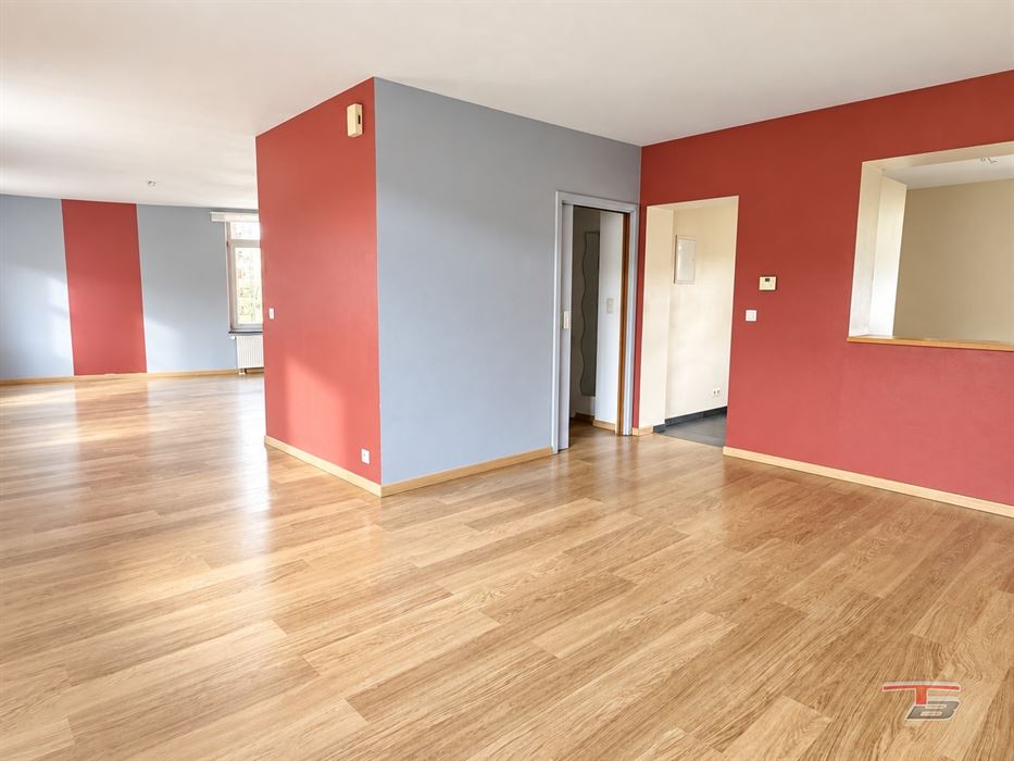 Spacieux et lumineux appartement de 5 chambres