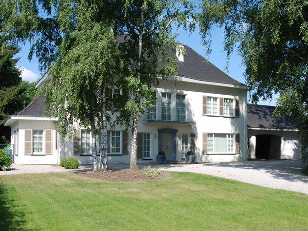 Standingvolle gerenoveerde villa met zwembad