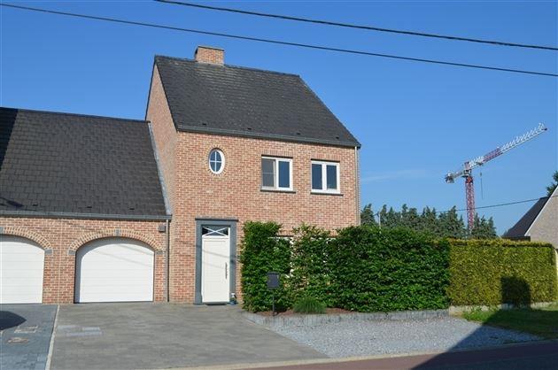 Mooie instapklare halfopen bebouwing