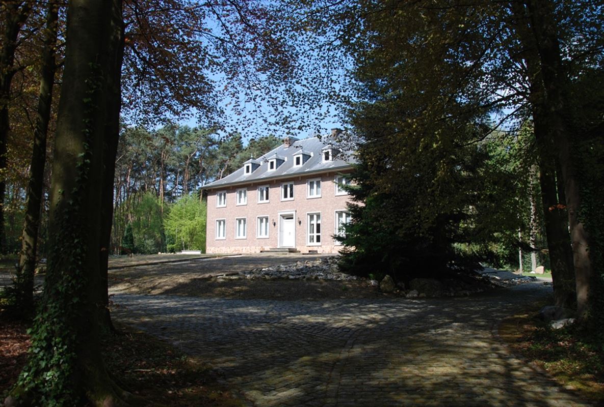 Statige villa op een domein van ± 4,6 ha