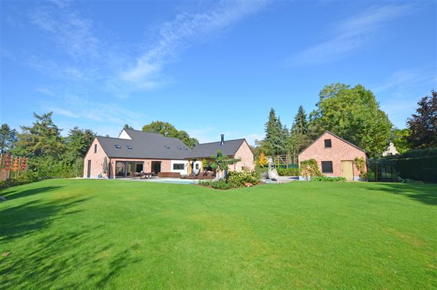 Zuidgeoriënteerde kwalitatieve villa