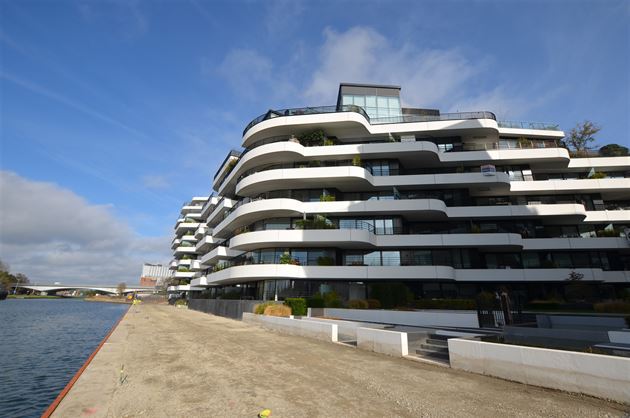 Zonovergoten appartement met zicht op jachthaven