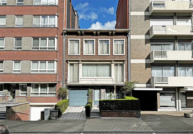 Kwalitatieve stadswoning met kantoorruimte en garage