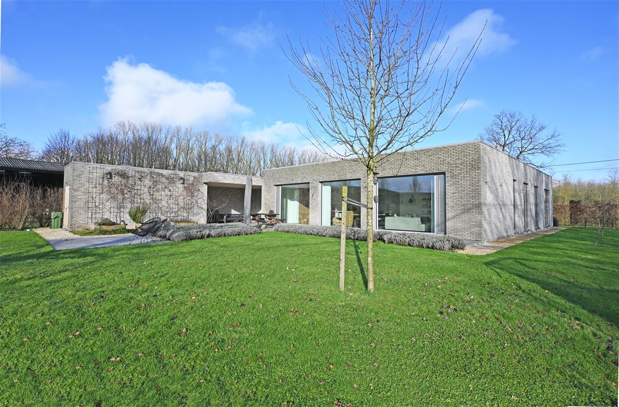 Instapklare, rustig gelegen gelijkvloerse BEN villa met veel lichtinval