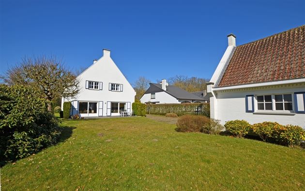Klassieke op te frissen villa op fietsafstand van de stad