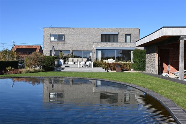 Landelijk gelegen villa met weids zicht.