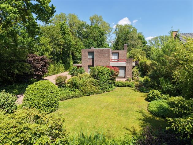 Te renoveren villa in de Mombeekdreef