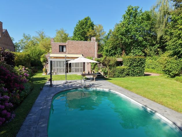 Te renoveren villa in de Mombeekdreef