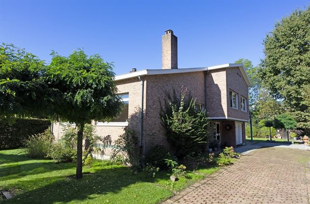 Te renoveren woning in het gegeerde Henegauwberg
