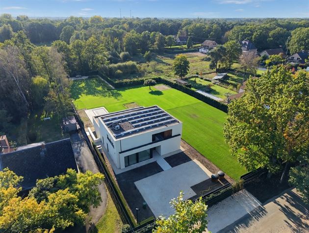 Luxueuze, hedendaagse villa op fietsafstand van de stad