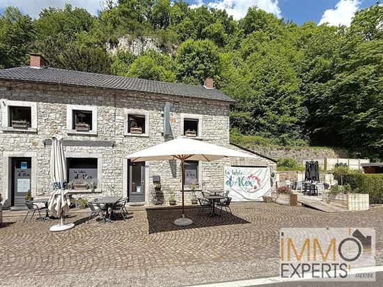 Maison avec commerce en rez de chaussée