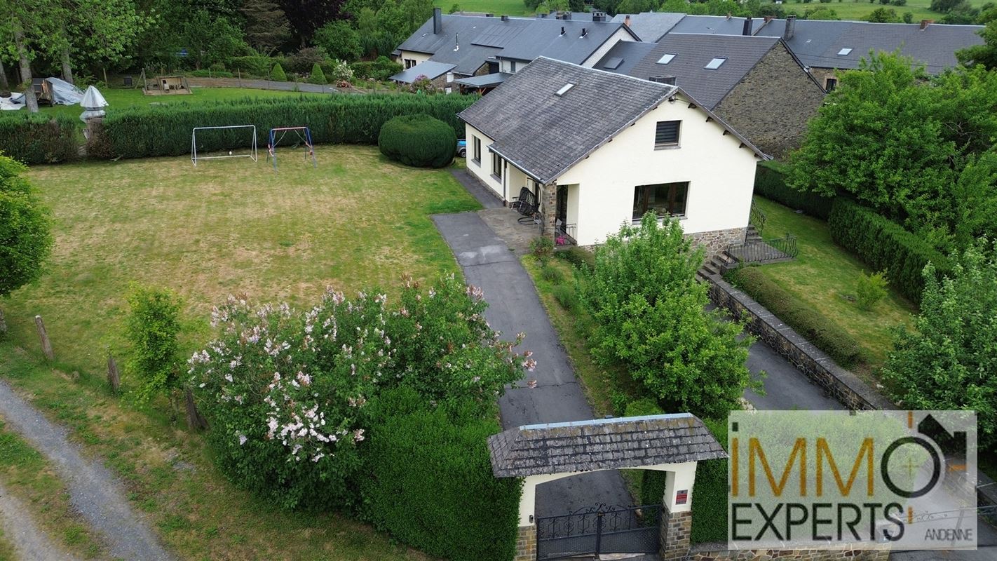 Villa 5 chambres à deux pas de la frontière française