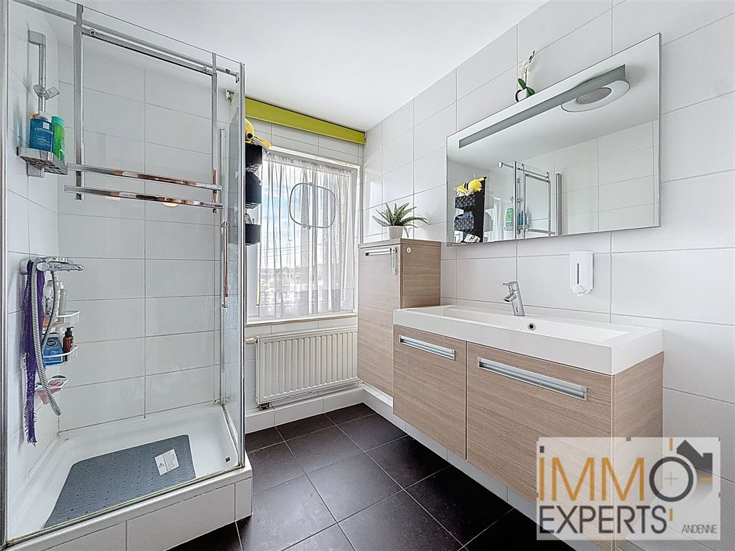 OPTION /// lumineux appartement 2 chambres, idéalement situé