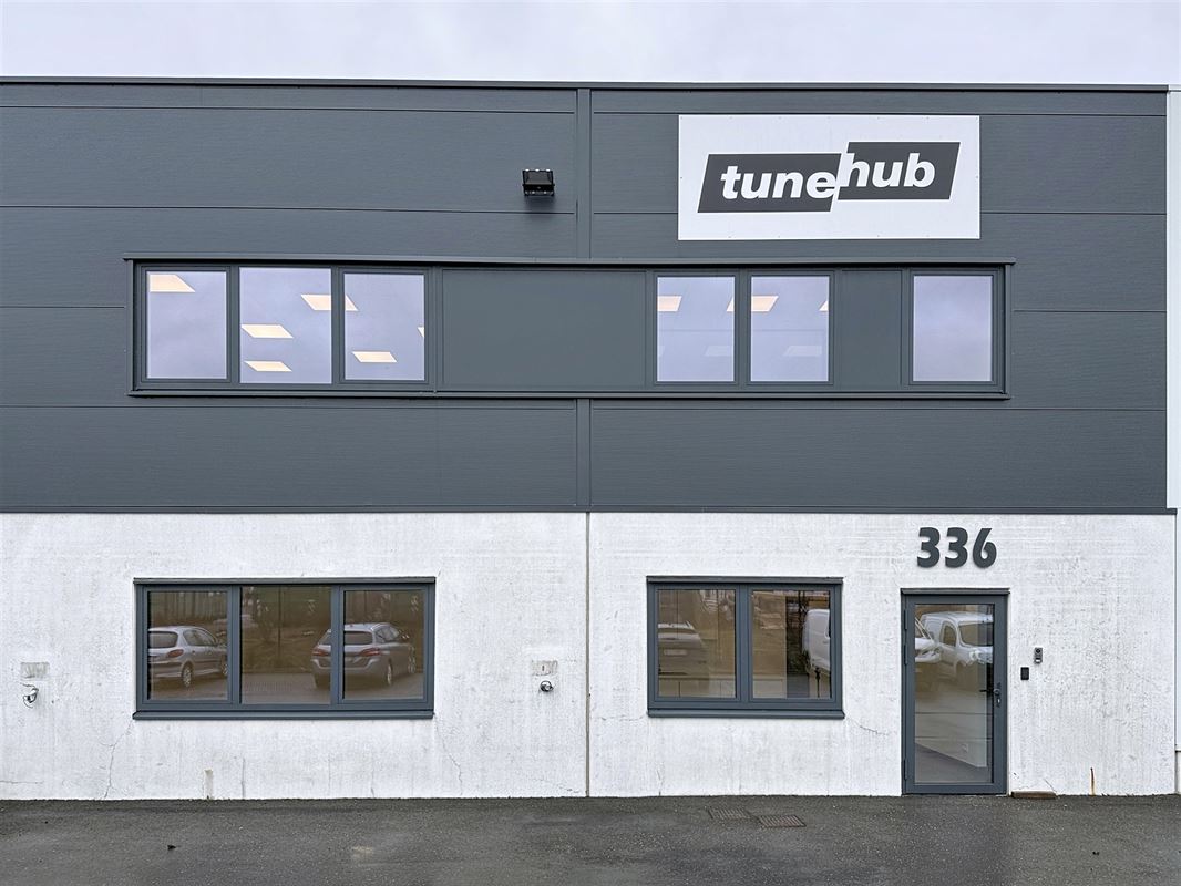 Bel espace professionnel entrepôt et bureaux sur pas loin de 360m²
