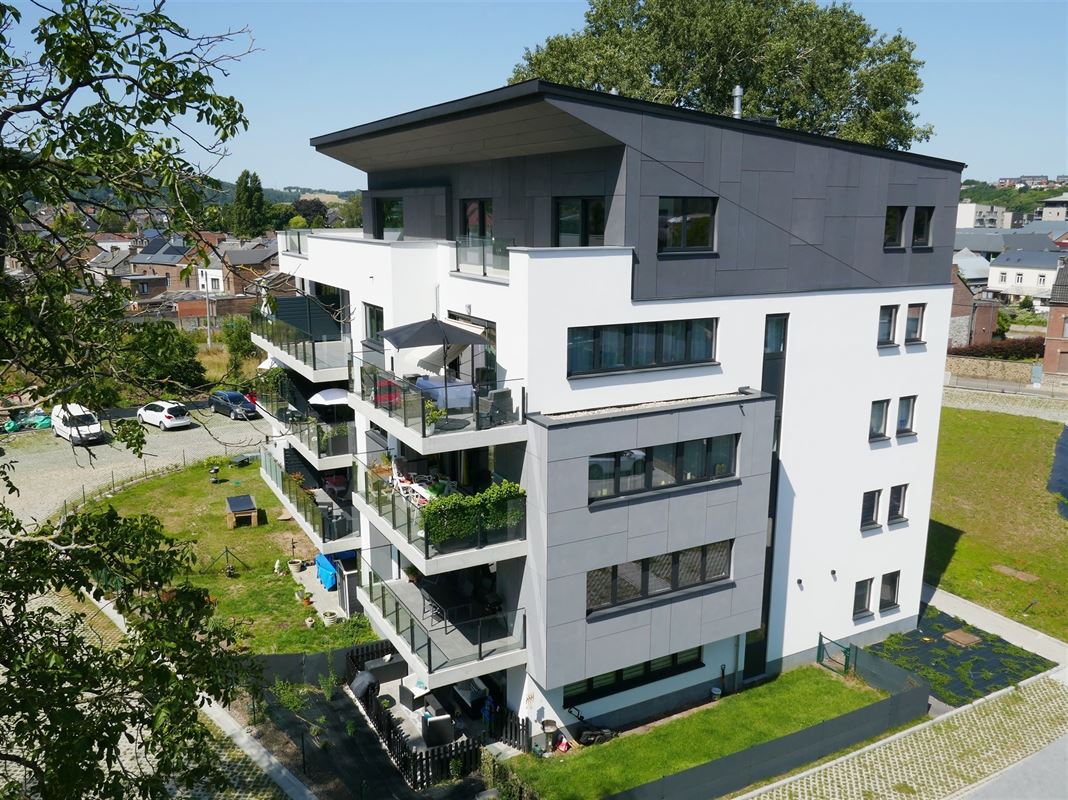 Appartement 2 chambres + espace bureau avec terrasse