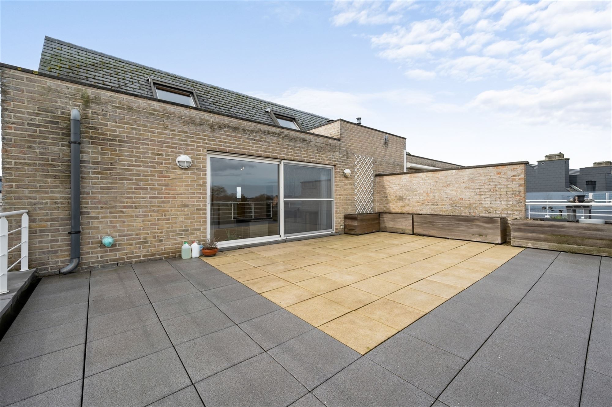 Duplex appartement met 2 slpks en ruim terras te Putte 