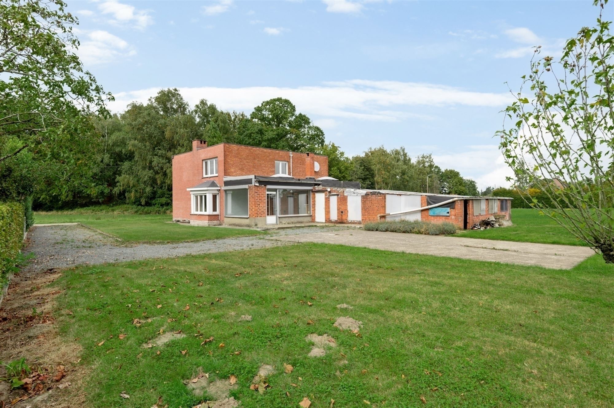 Te renoveren woning met 5 slpks te Koningshooikt