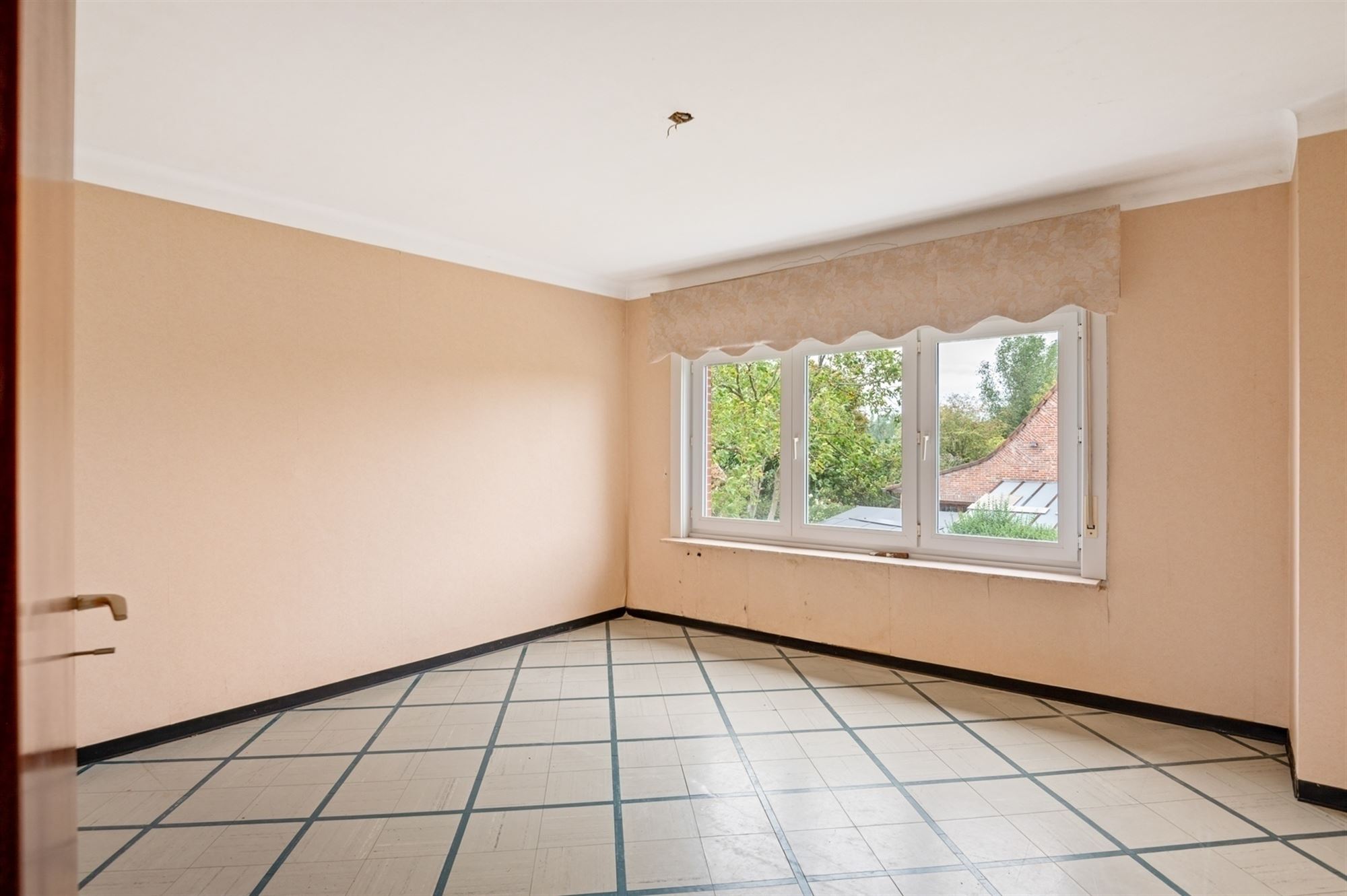 Te renoveren woning met 5 slpks te Koningshooikt