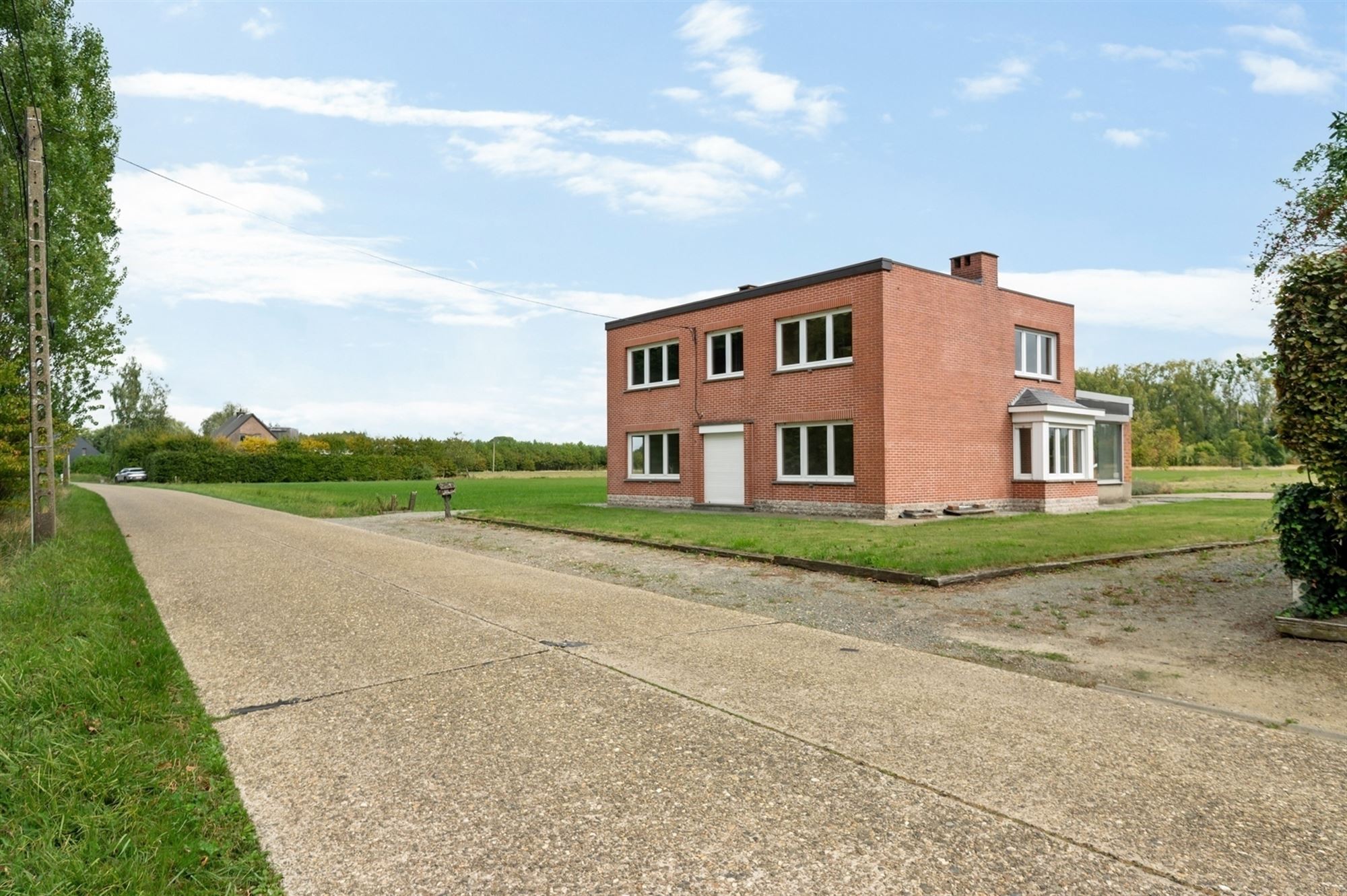 Te renoveren woning met 5 slpks te Koningshooikt
