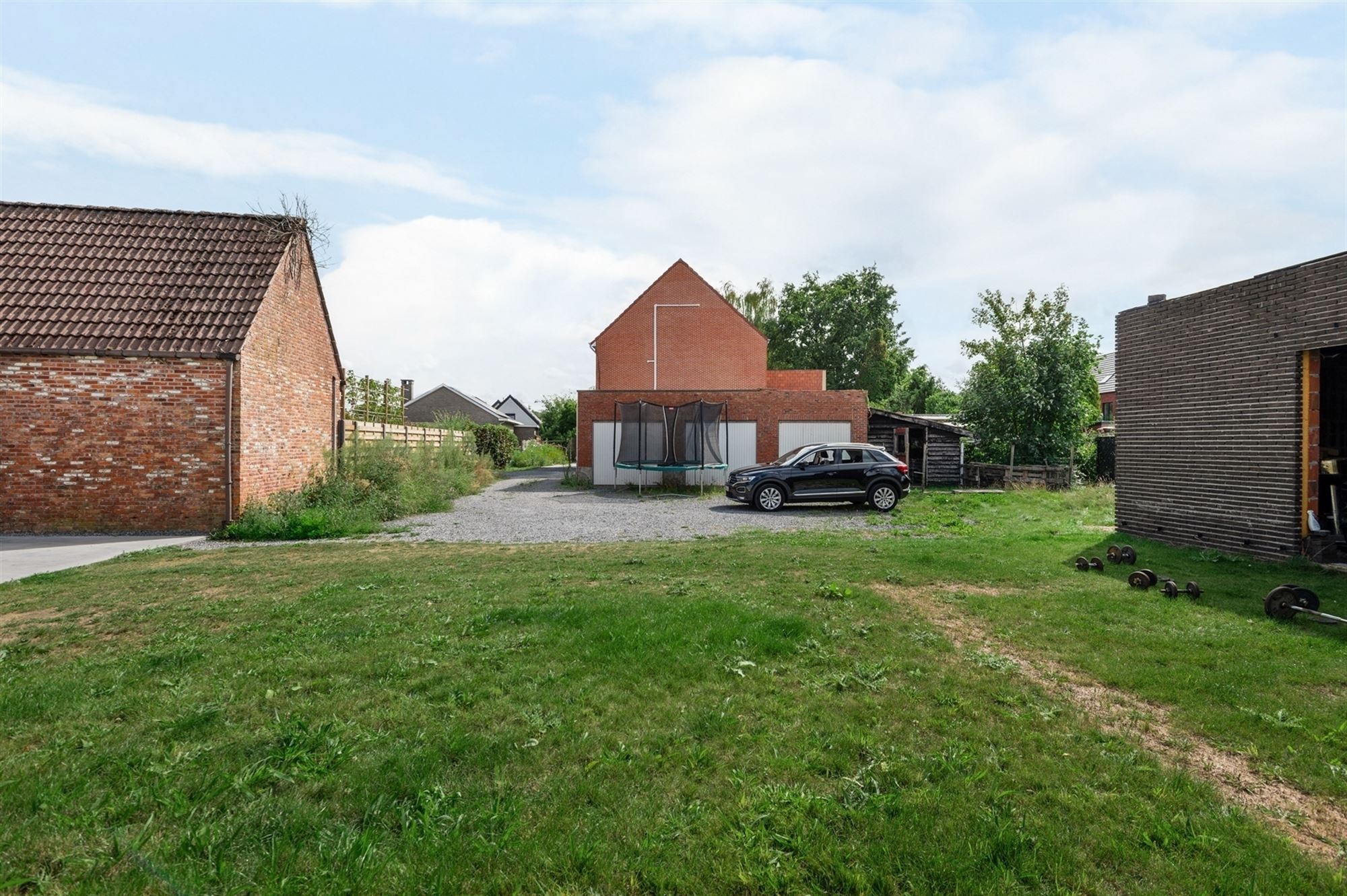 Recente woning met atelier en 3 achterliggende garages te Sint-Katelijne-Waver