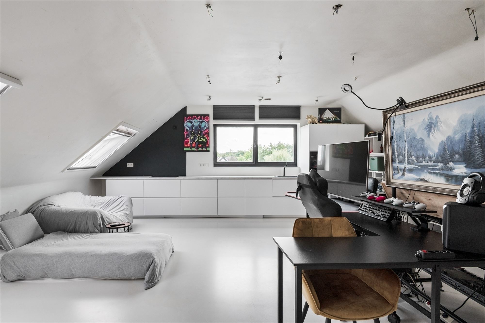Recente woning met atelier en 3 achterliggende garages te Sint-Katelijne-Waver