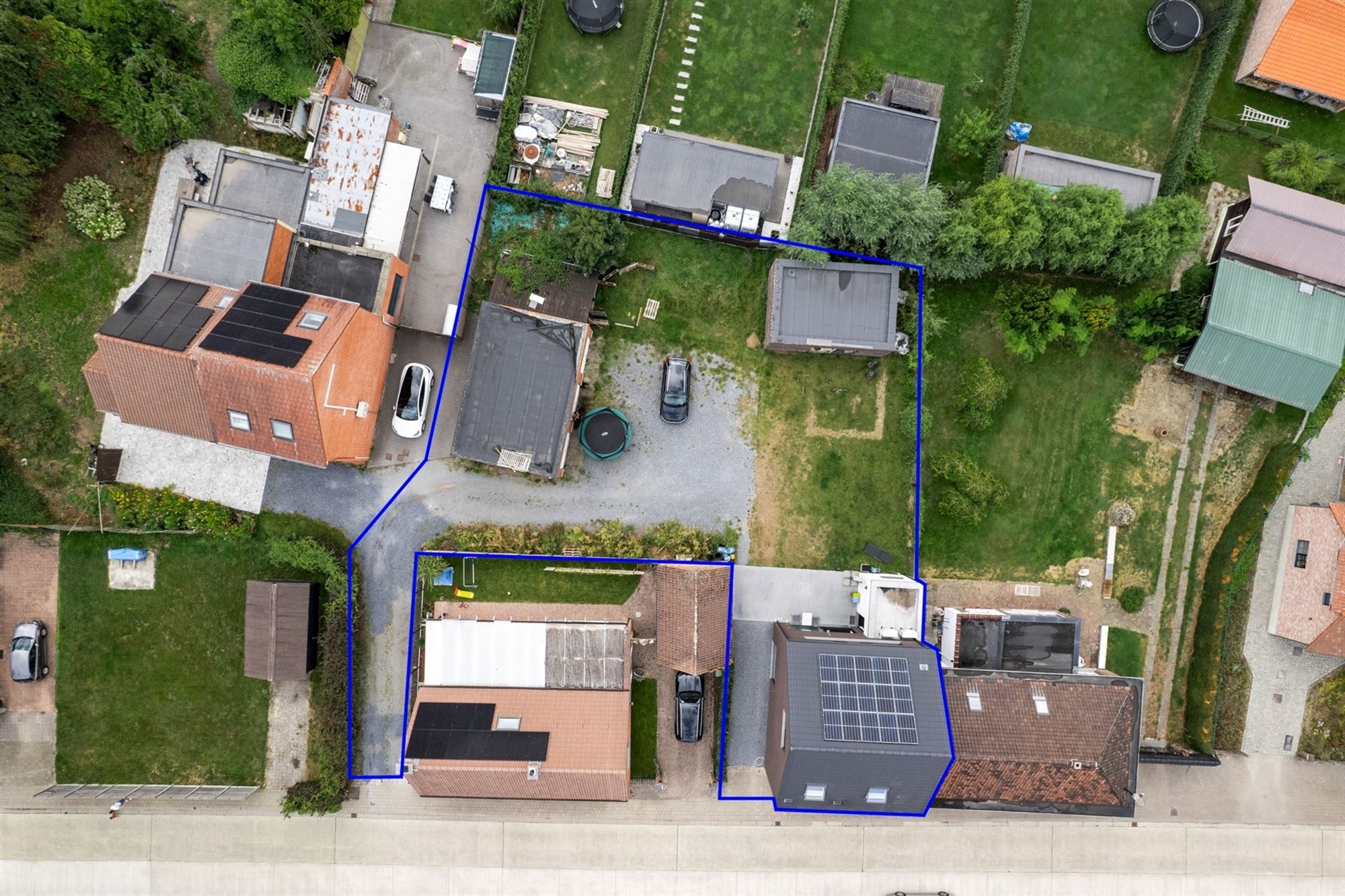 Recente woning met atelier en 3 achterliggende garages te Sint-Katelijne-Waver