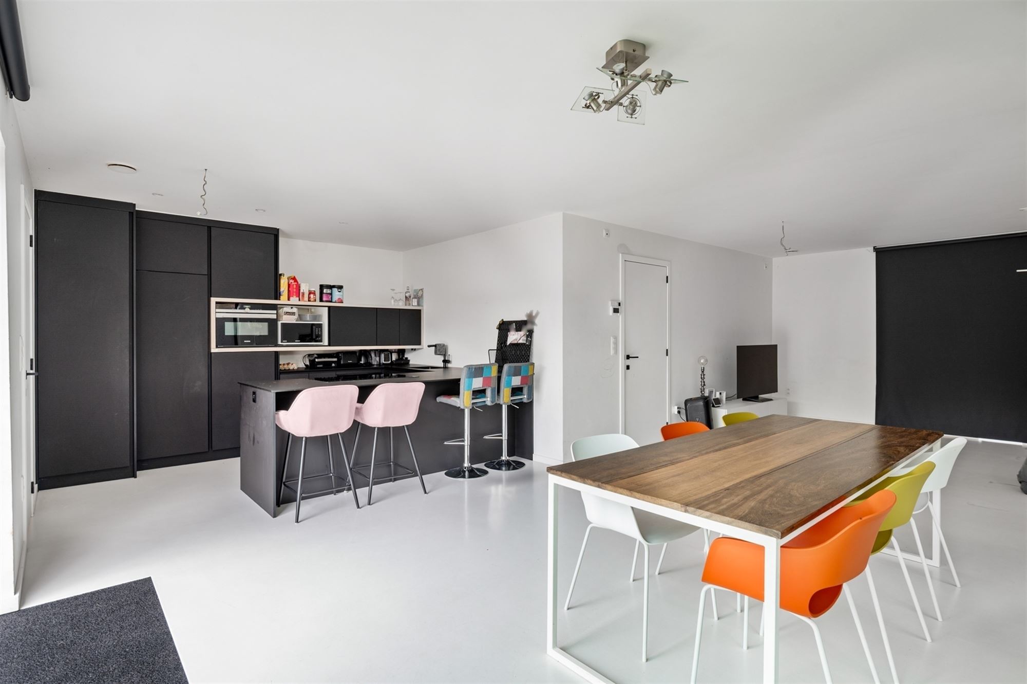 Recente woning met atelier en 3 achterliggende garages te Sint-Katelijne-Waver
