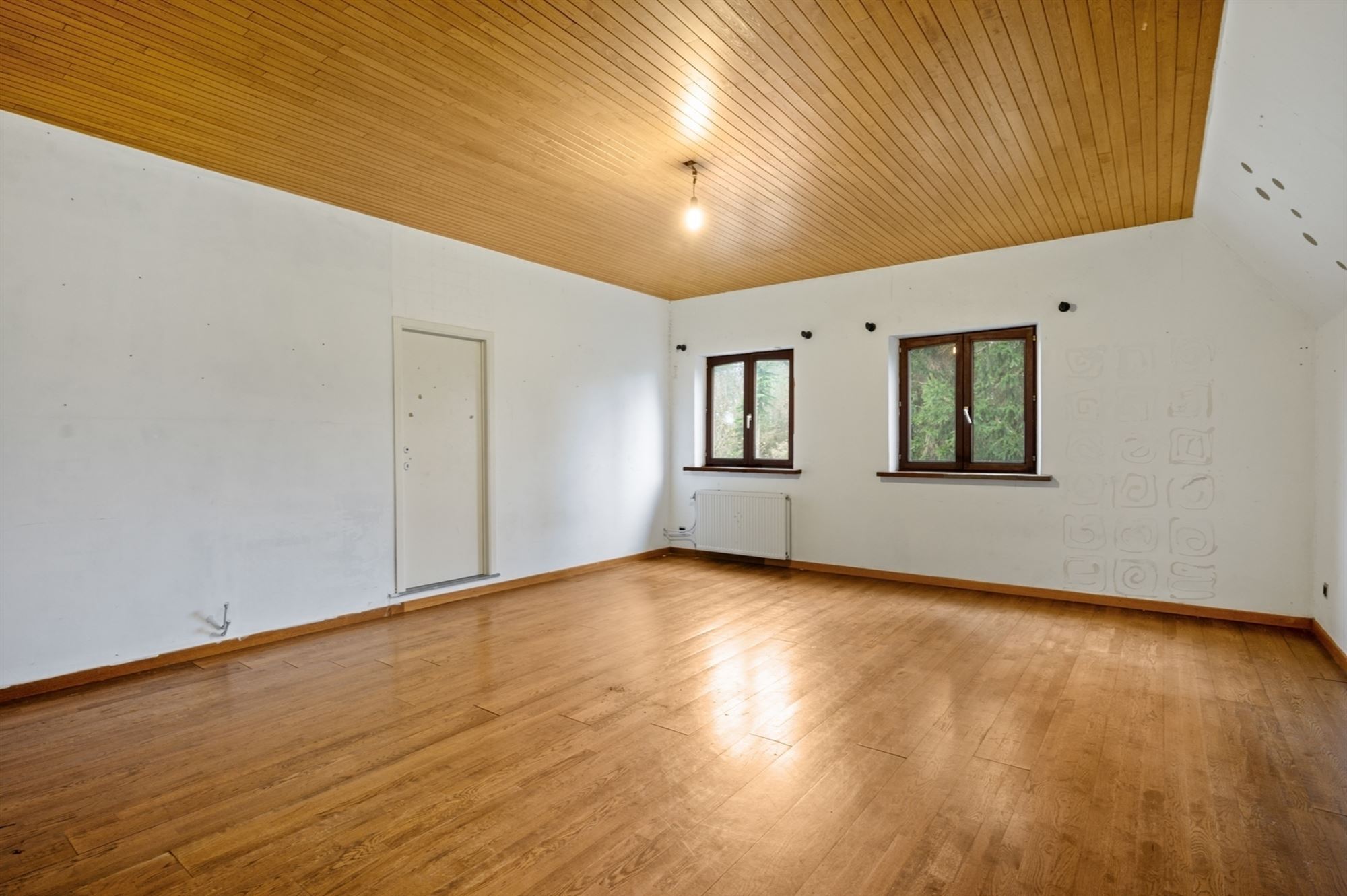 Exploitatiewoning op een perceel van + 1HA, volledig omgeven door groen, te Bonheiden.