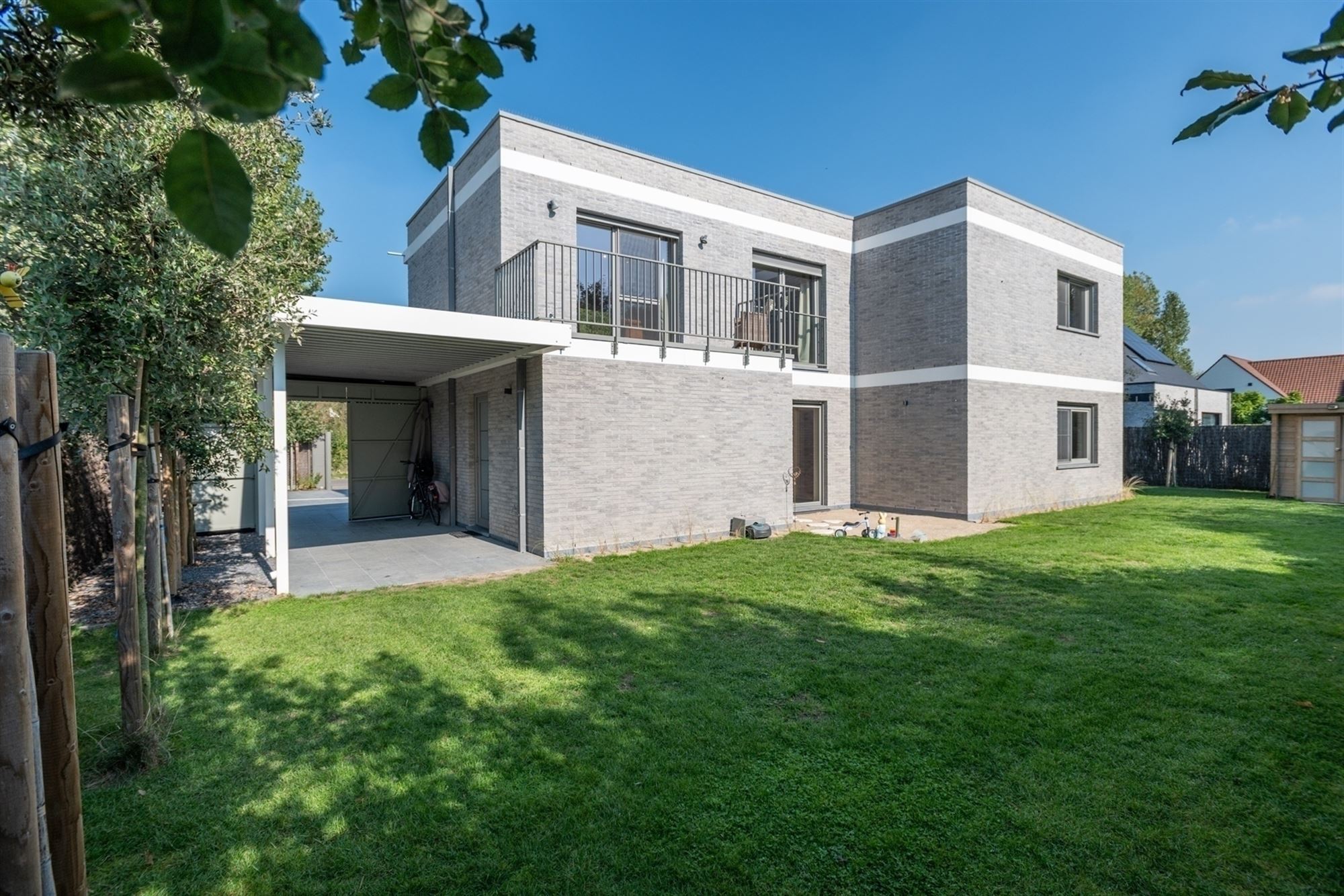 Exclusieve designvilla op een unieke locatie aan de Witte Burg en het duinengebied te Oostduinkerke