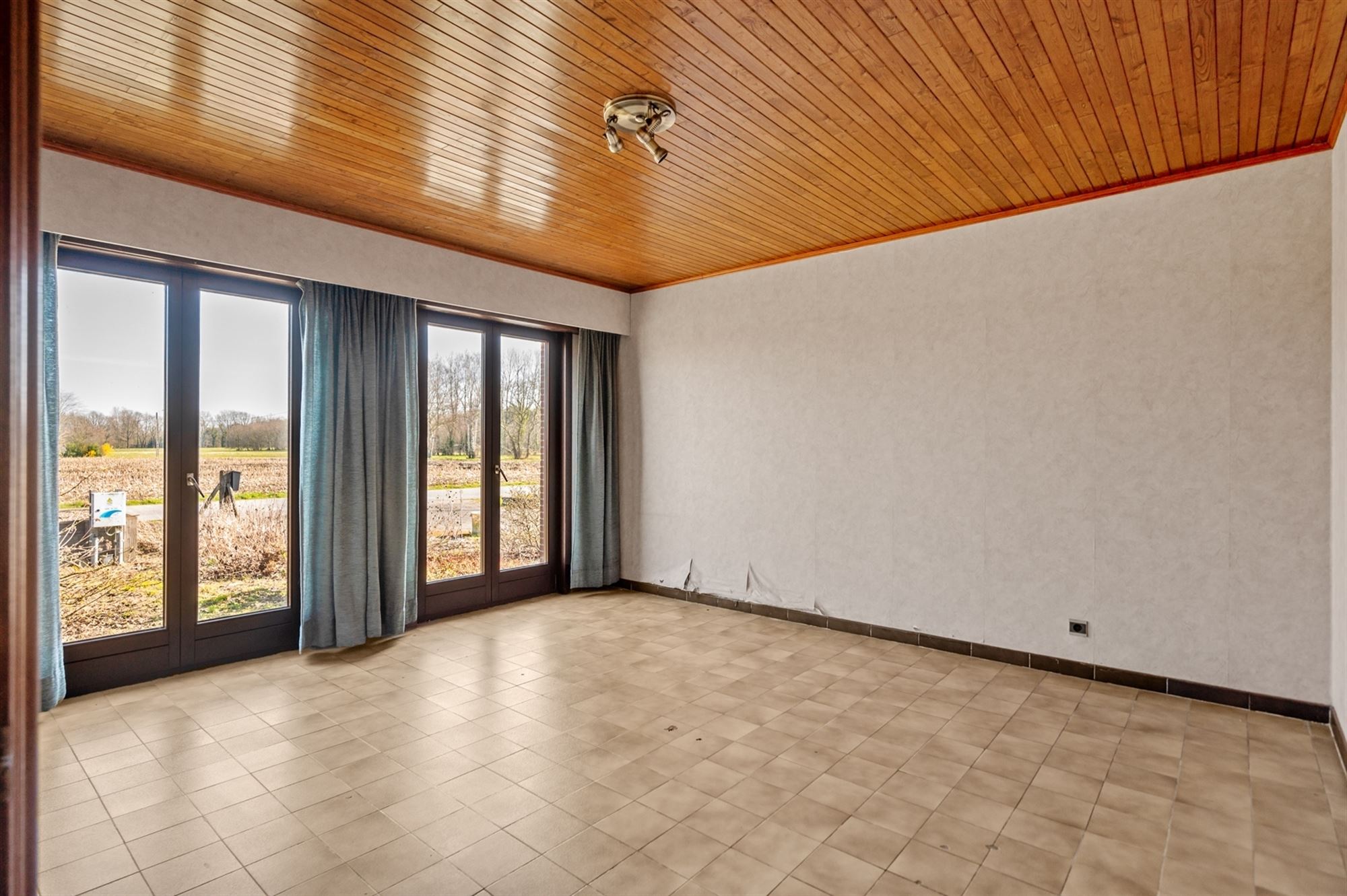Op te frissen exploitatiewoning te Koningshooikt
